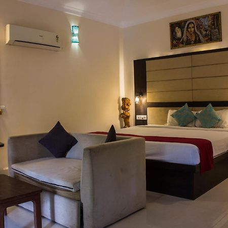 Shikara Beach Resort Cavelossim Exterior foto