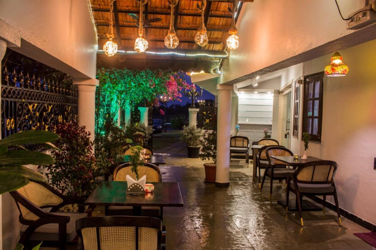 Shikara Beach Resort Cavelossim Exterior foto
