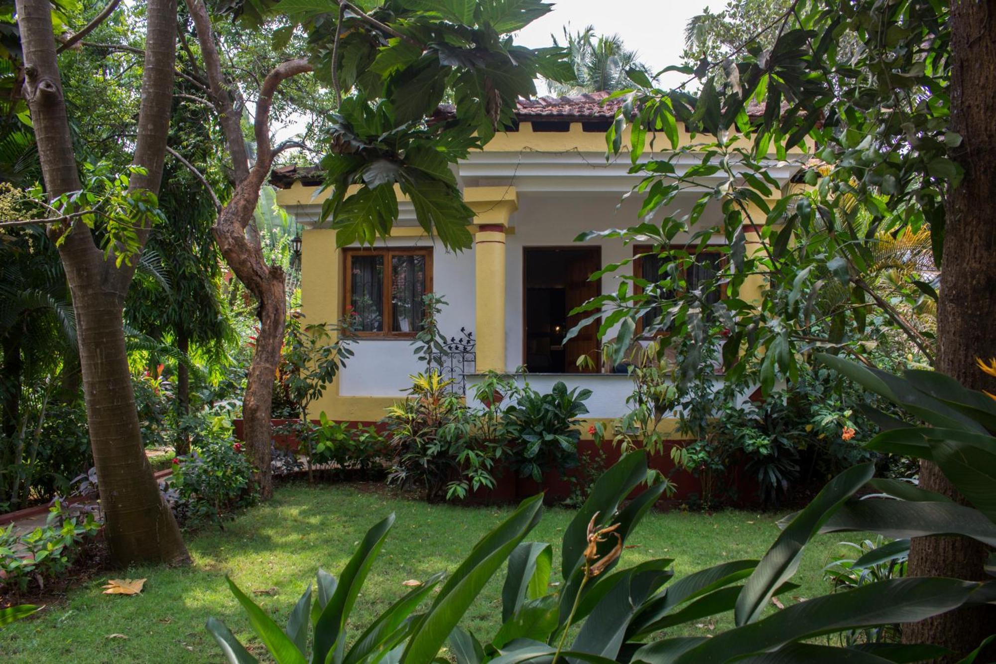 Shikara Beach Resort Cavelossim Exterior foto