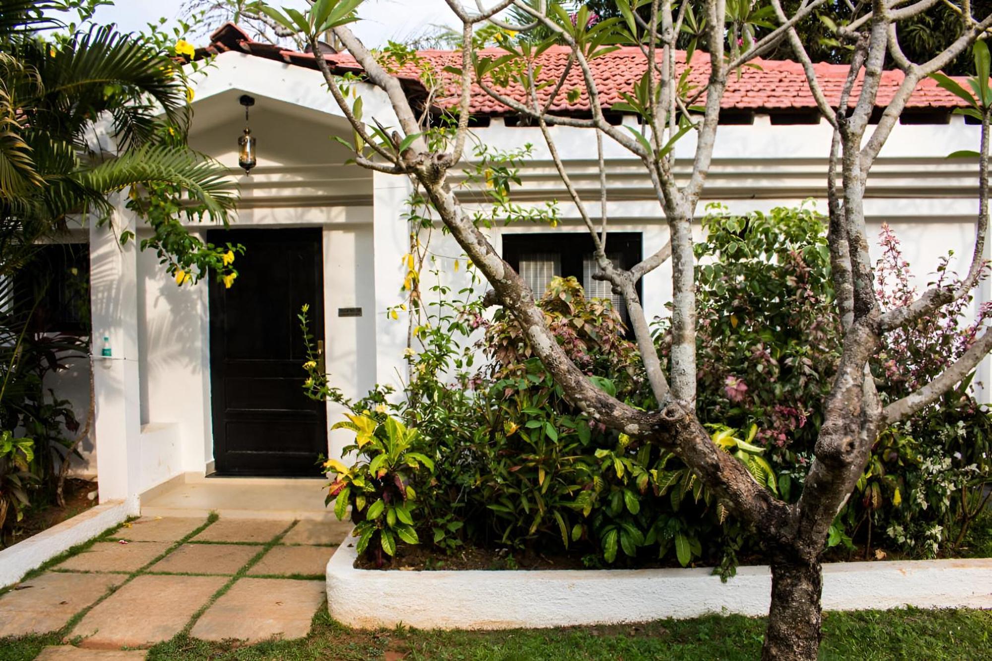 Shikara Beach Resort Cavelossim Exterior foto