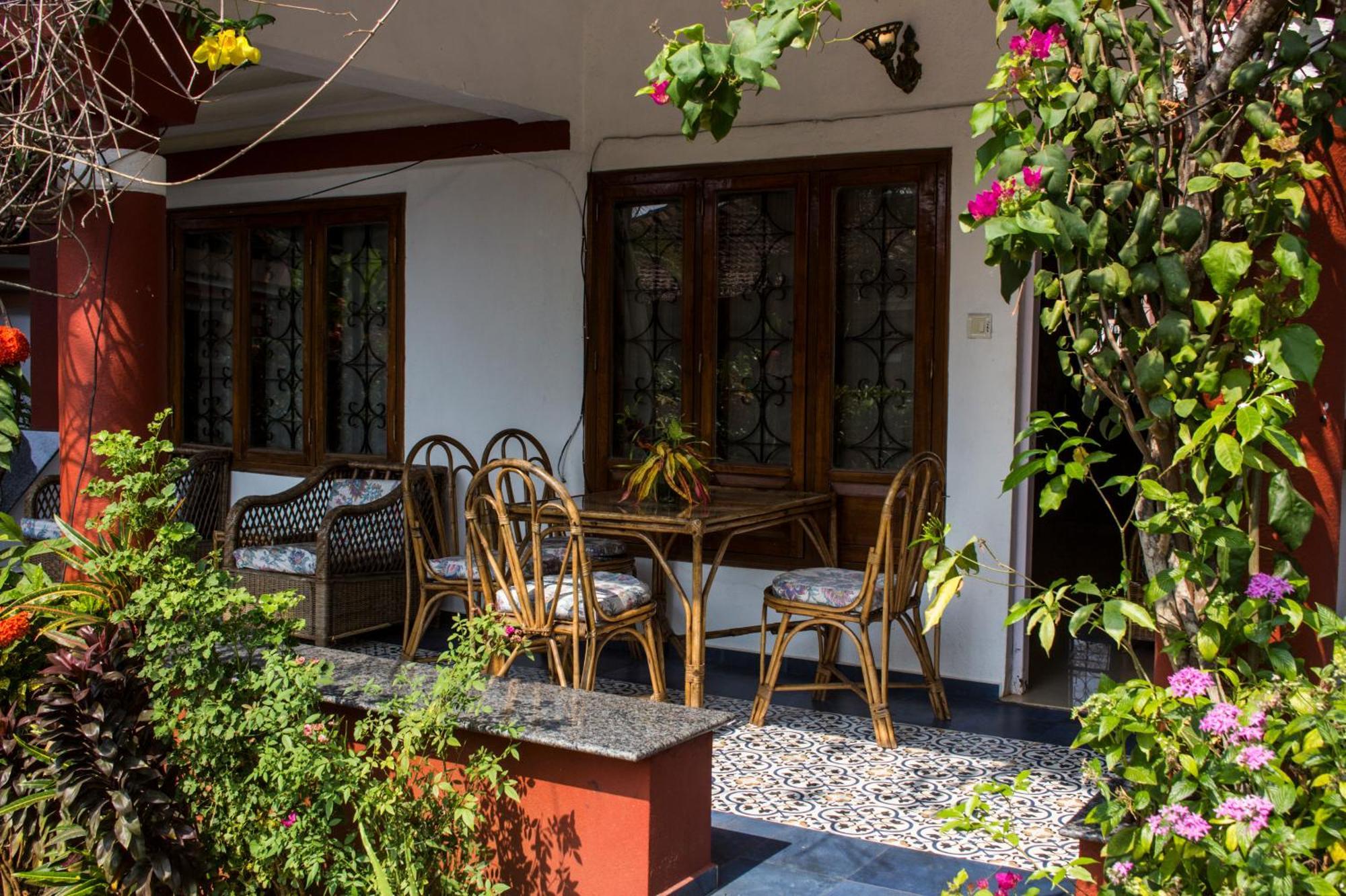 Shikara Beach Resort Cavelossim Exterior foto