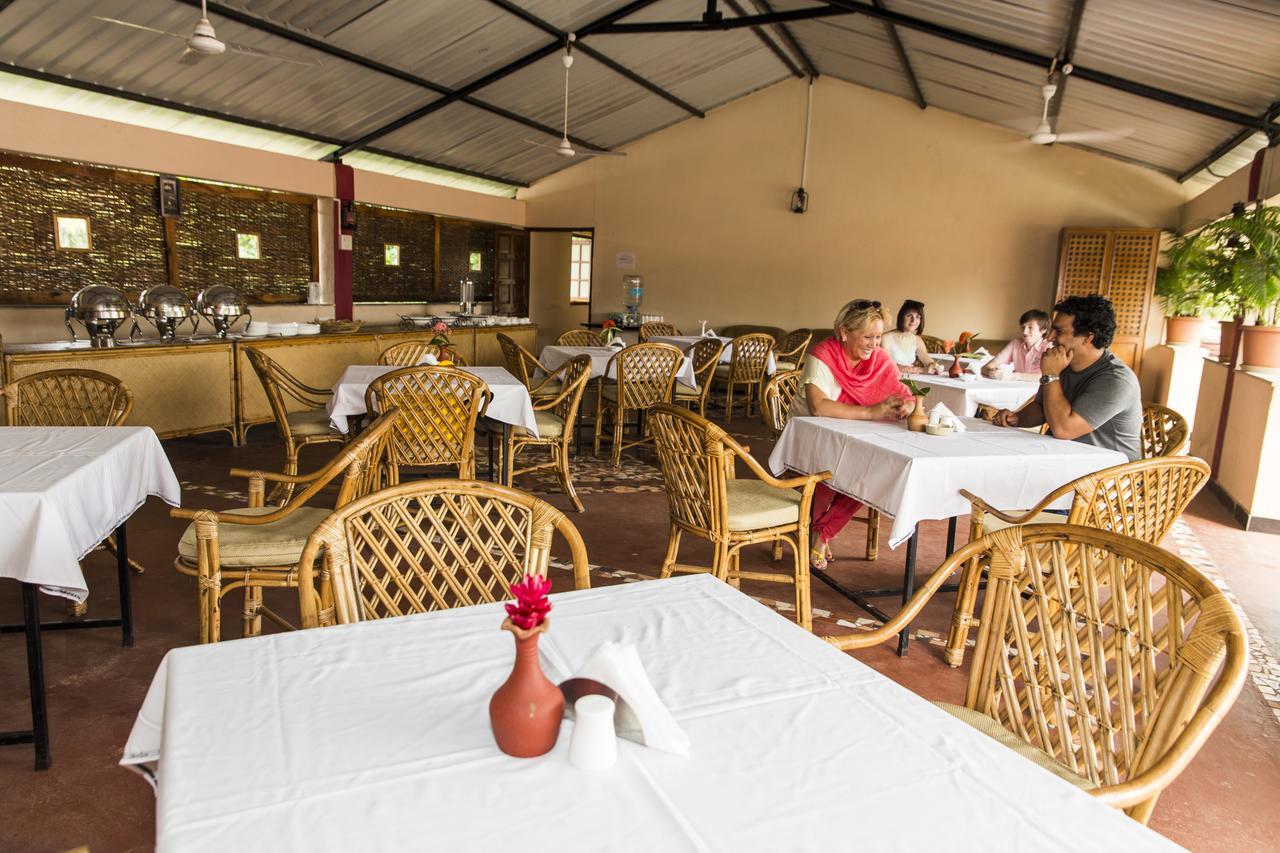 Shikara Beach Resort Cavelossim Exterior foto