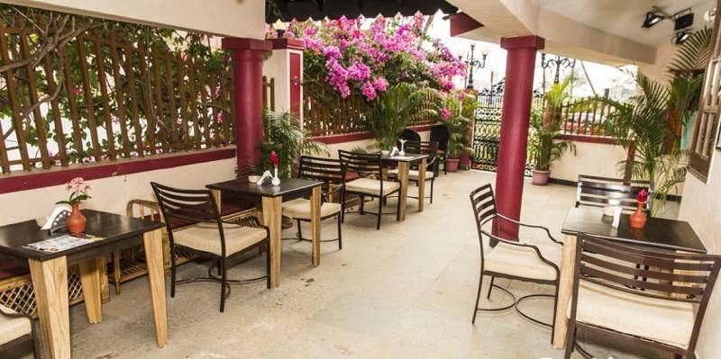 Shikara Beach Resort Cavelossim Exterior foto