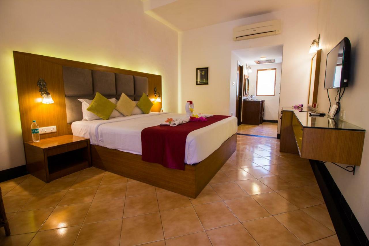 Shikara Beach Resort Cavelossim Exterior foto